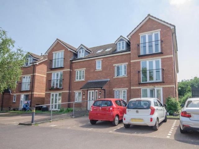 Flat for sale in Kingswood, South Gloucestershire