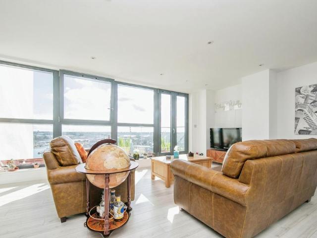 Flat for sale in Key Street, Suffolk