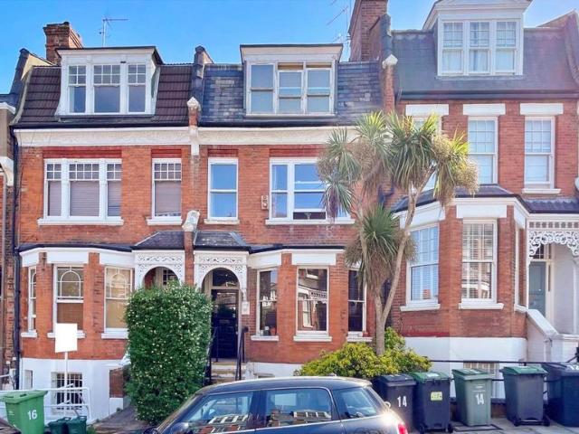 Flat for sale in Crouch End, Greater London