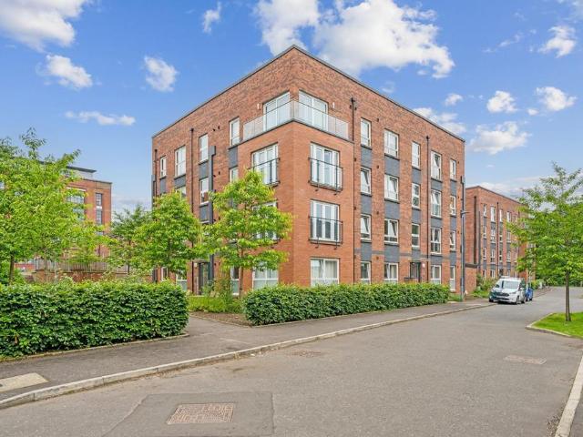 Flat for sale in Battlefield, Scotland