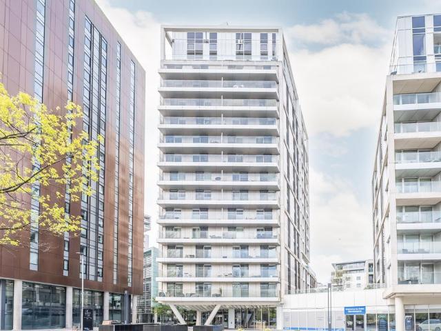 Flat for sale in Wandsworth, Greater London