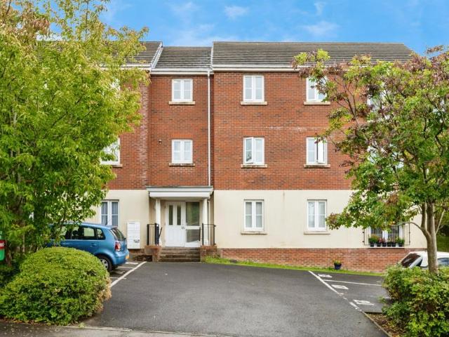 Flat for sale in Cimla, Briton Ferry