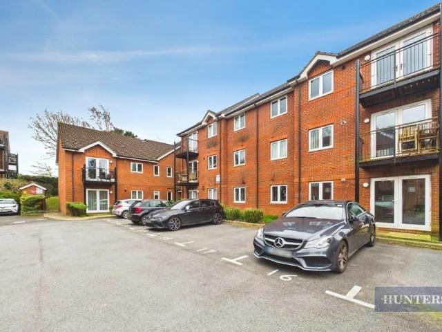 Flat for sale in Lowford, Helford