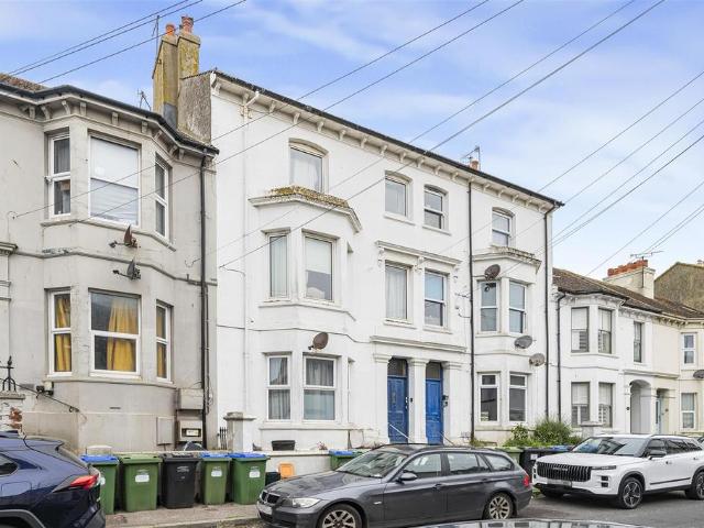 Flat for sale in Mount Pleasant, Iford