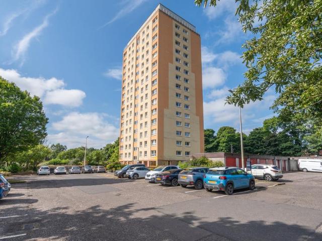 Flat for sale in South Parks, Caskieberran