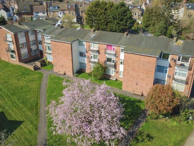 Flat for sale in Leighton-Linslade, Linslade