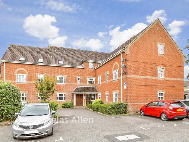 Flat for sale in Langdon Hills, Essex