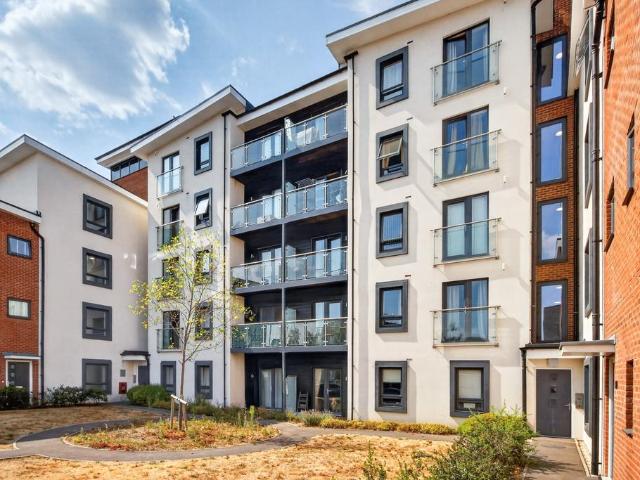 Flat for sale in Binfield