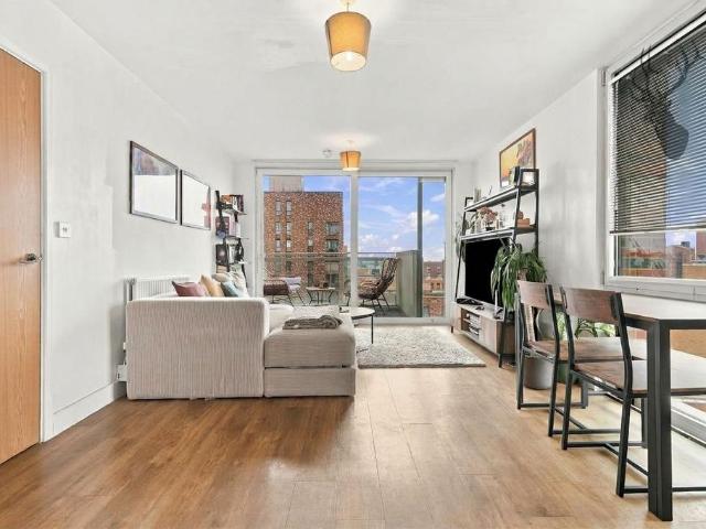 Flat for sale in Bromley-by-Bow, Greater London