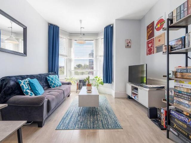 Flat for sale in Brixton, Greater London