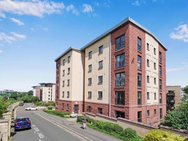 Flat for sale in Moat, Slateford