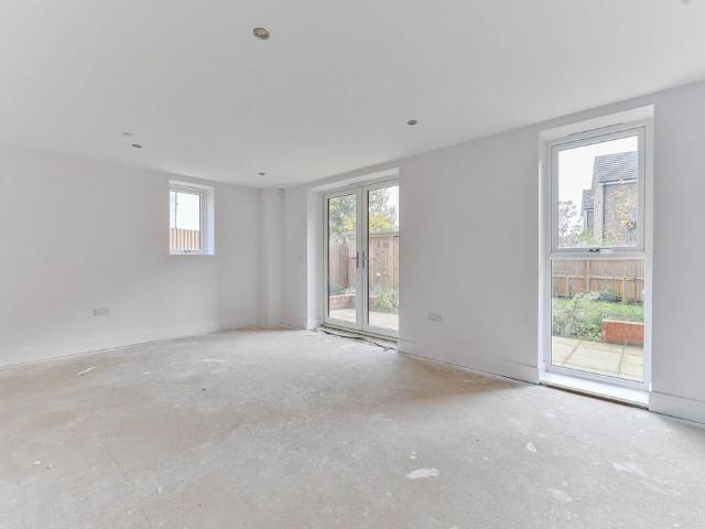 Flat for sale in London Borough of Croydon, Greater London
