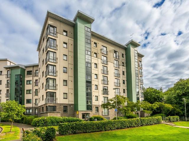 Flat for sale in Meadowbank, Scotland