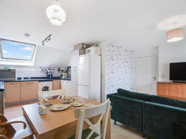 Flat for sale in Hayes, Greater London