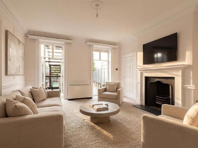 Flat for sale in Belsize Park, Greater London