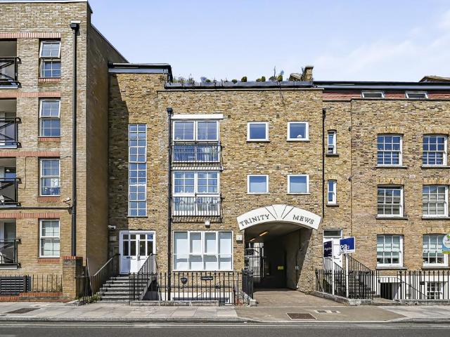 Flat for sale in Stepney, Greater London