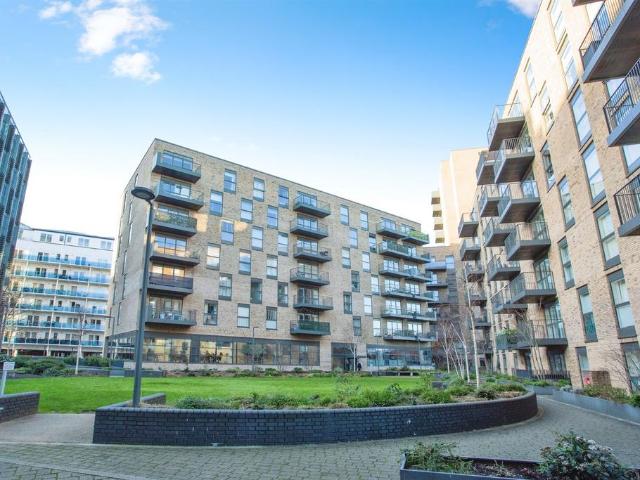 Flat for sale in Wealdstone, Greater London