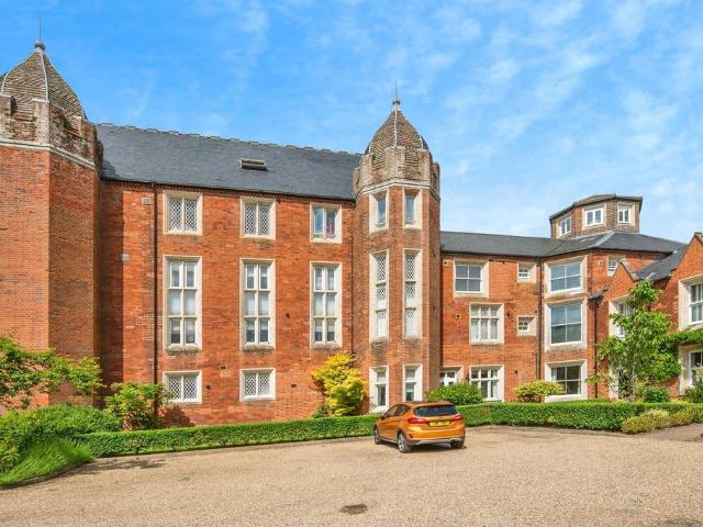 Flat for sale in Crostwick, Norfolk