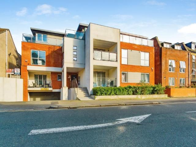 Flat for sale in Hillview, Surrey