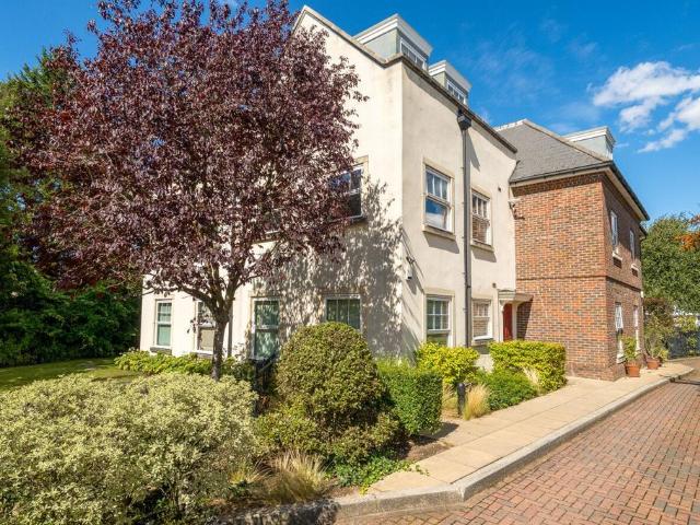 Flat for sale in London Borough of Croydon, Upper Norwood