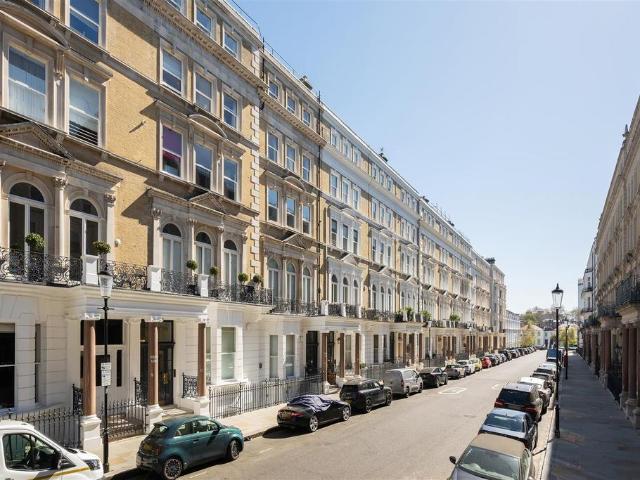 Flat for sale in South Kensington, Greater London