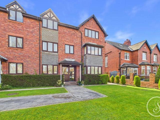 Flat for sale in West Yorkshire