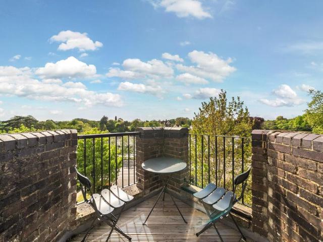 Flat for sale in Surbiton, Isle Of Man
