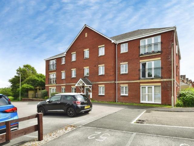 Flat for sale in Broadlands, Wales