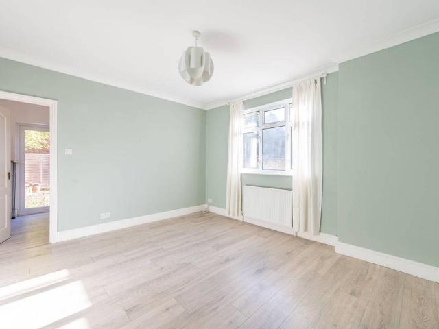 Flat for sale in Harlesden, Greater London