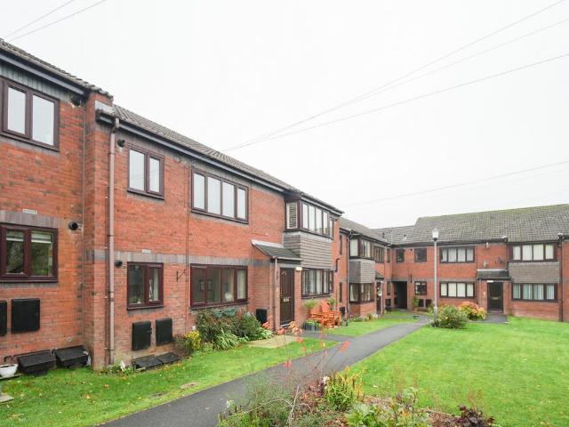 Flat for sale in Shaw Lane, Yeadon
