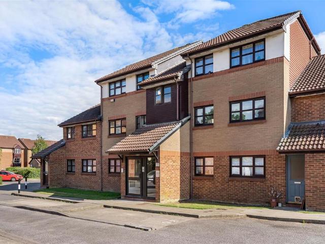 Flat for sale in Sudbury, Greater London