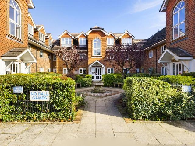 Flat for sale in London Borough of Croydon, Sanderstead