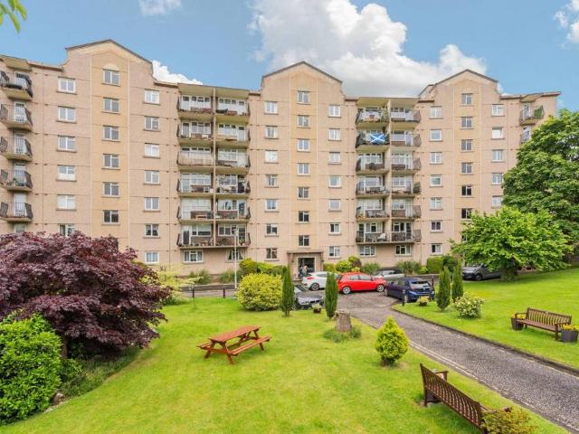 Flat for sale in Murrayfield, Scotland