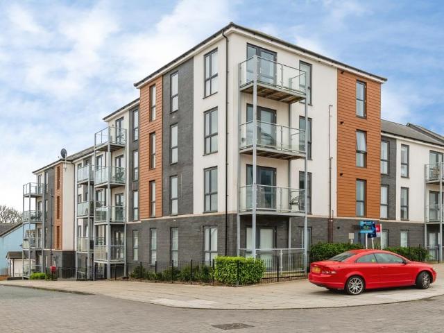 Flat for sale in Charlton Hayes, Patchway