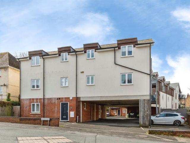 Flat for sale in Chippenham, Wiltshire