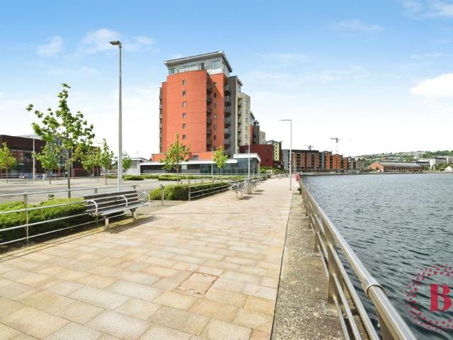 Flat for sale in SA1 Swansea Waterfront, Nangreaves