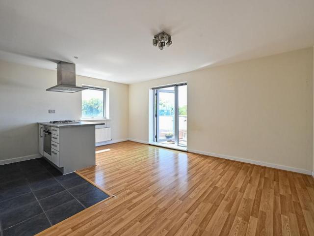 Flat for sale in Bromley-by-Bow, Bow