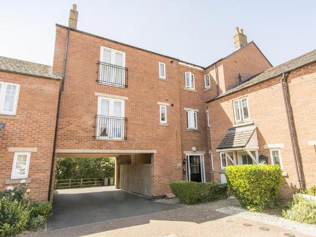 Flat for sale in Stanford On Avon, Leicestershire