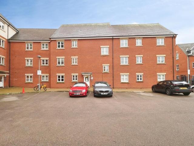 Flat for sale in Elmfield, Leicestershire