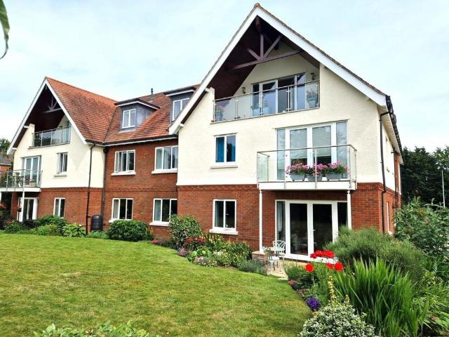 Flat for sale in Withycombe, Budlake