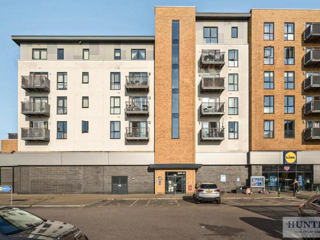 Flat for sale in Belvedere, Greater London
