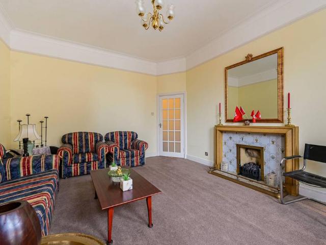 Flat for sale in Earl's Court, Greater London