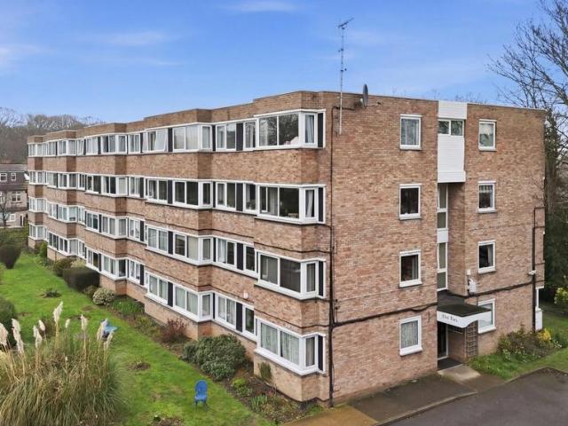 Flat for sale in Wanstead, Greater London