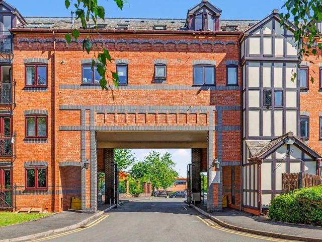Flat for sale in Myton Park, Green Close