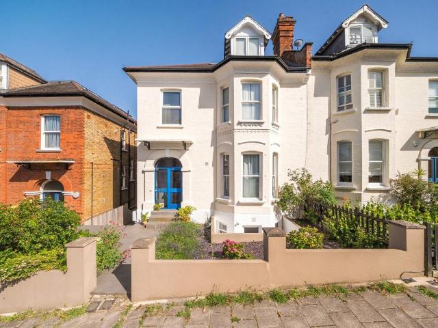 Flat for sale in West Norwood, Greater London
