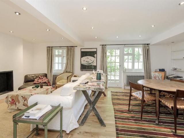 Flat for sale in Maida Vale, Greater London