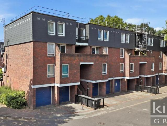 Flat for sale in Tottenham Hale, Greater London