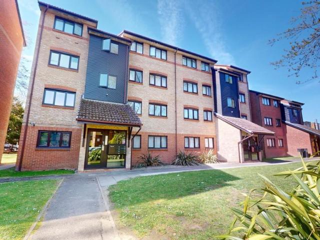 Flat for sale in London Borough of Croydon, Thornton Heath