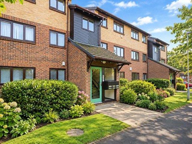 Flat for sale in London Borough of Redbridge, Greater London