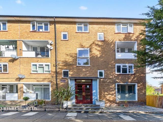 Flat for sale in Upper Sydenham, Greater London